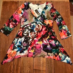 Cable & Gauge Floral Tunic With V-Neck Twist XL